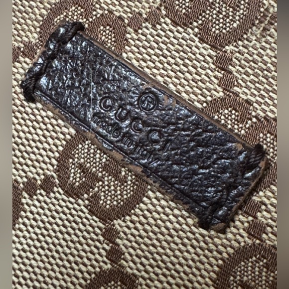 Gucci Textured Leather Detail - Picture 7 of 11